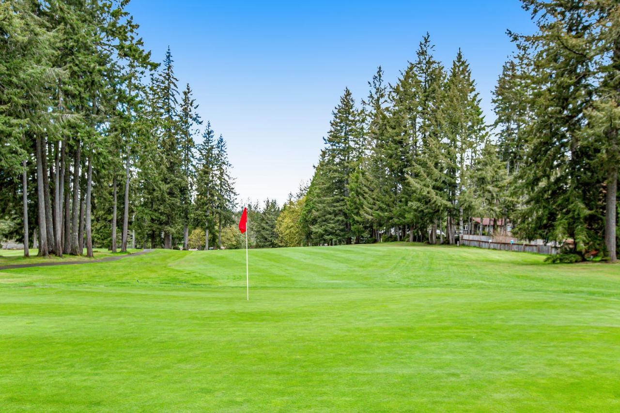 Birdie Time Belfair Екстериор снимка
